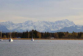 Boote fahren auf dem See