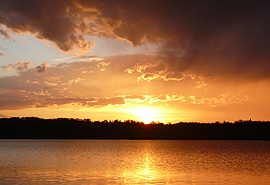 Himmel färbt sich im Abendrot